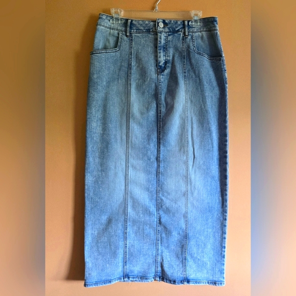 Cato Dresses & Skirts - Cato NWT Light Denim Skirt, 6 (waist=15.5")